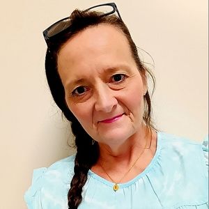 Meet your Posher, Becky